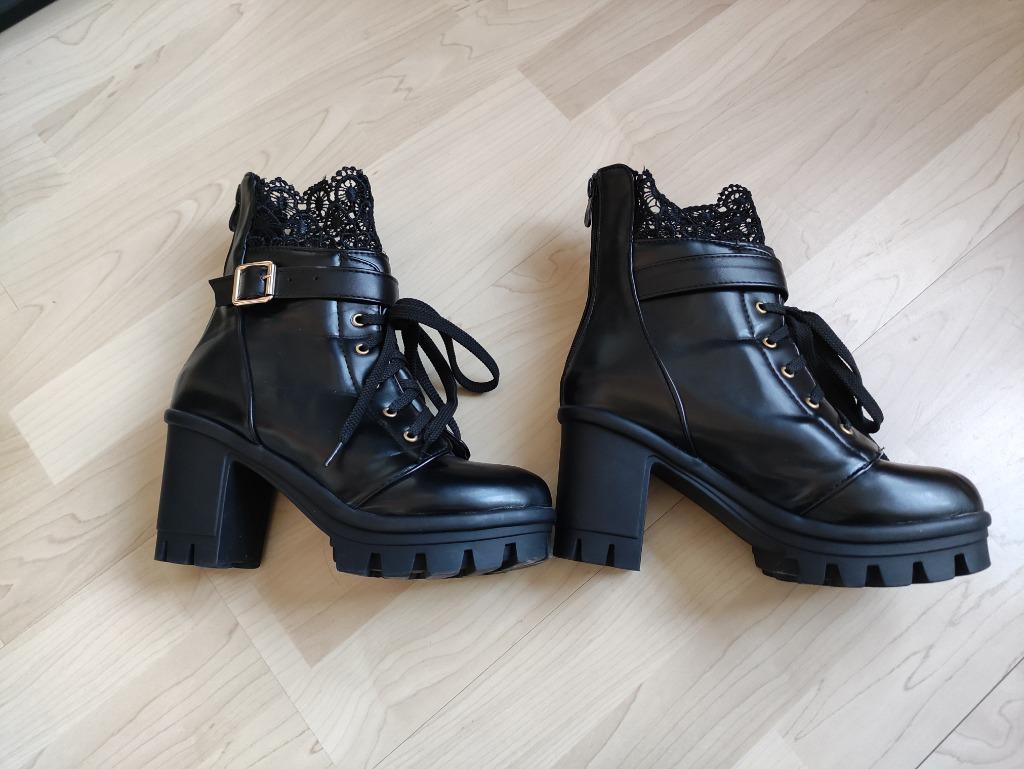 Enkellaarzen met kant detail, Kleding | Dames, Zwart, Lage of Enkellaarzen, Ophalen of Verzenden, Zo goed als nieuw
