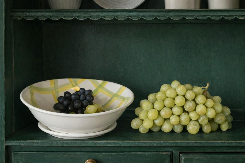Superbe fraisier vintage en céramique, Enlèvement ou Envoi
