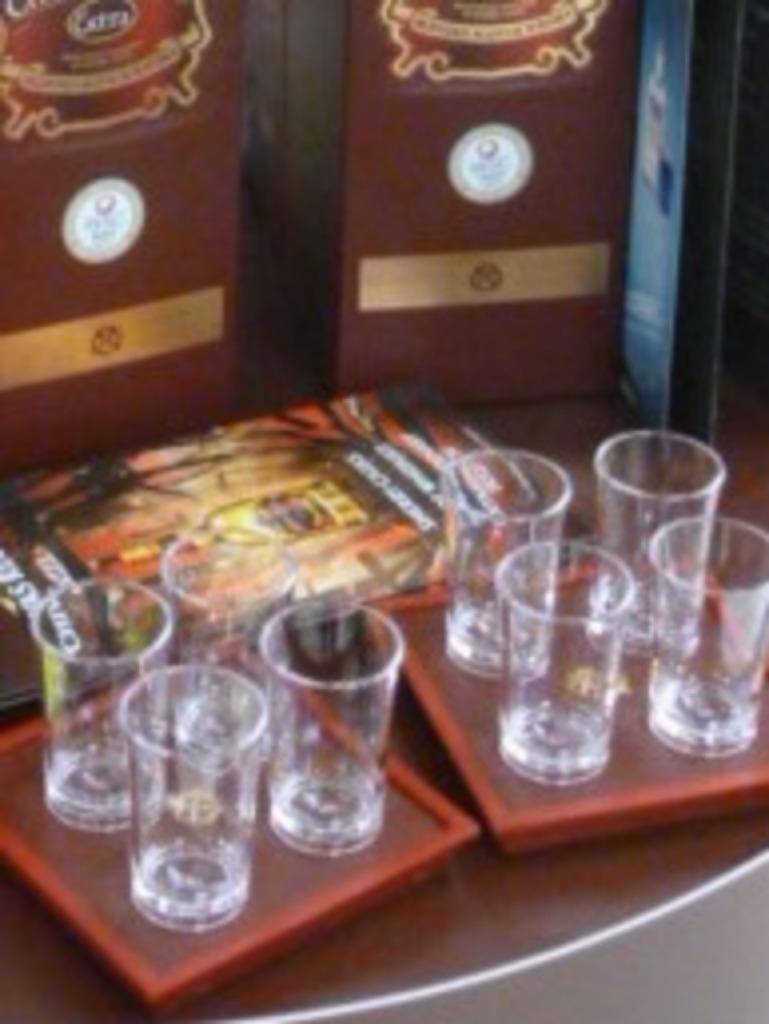 LOT 12x Verres Shot CHIVAS REGAL Glass Scotch Whisky Limited, Ophalen of Verzenden, Nieuw, Borrel- of Shotglas