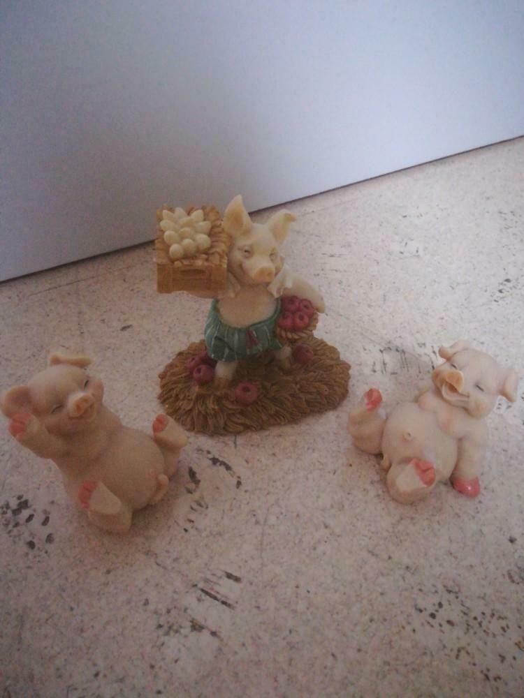 3 beeldjes van varkentjes in steen, Ophalen of Verzenden, Zo goed als nieuw