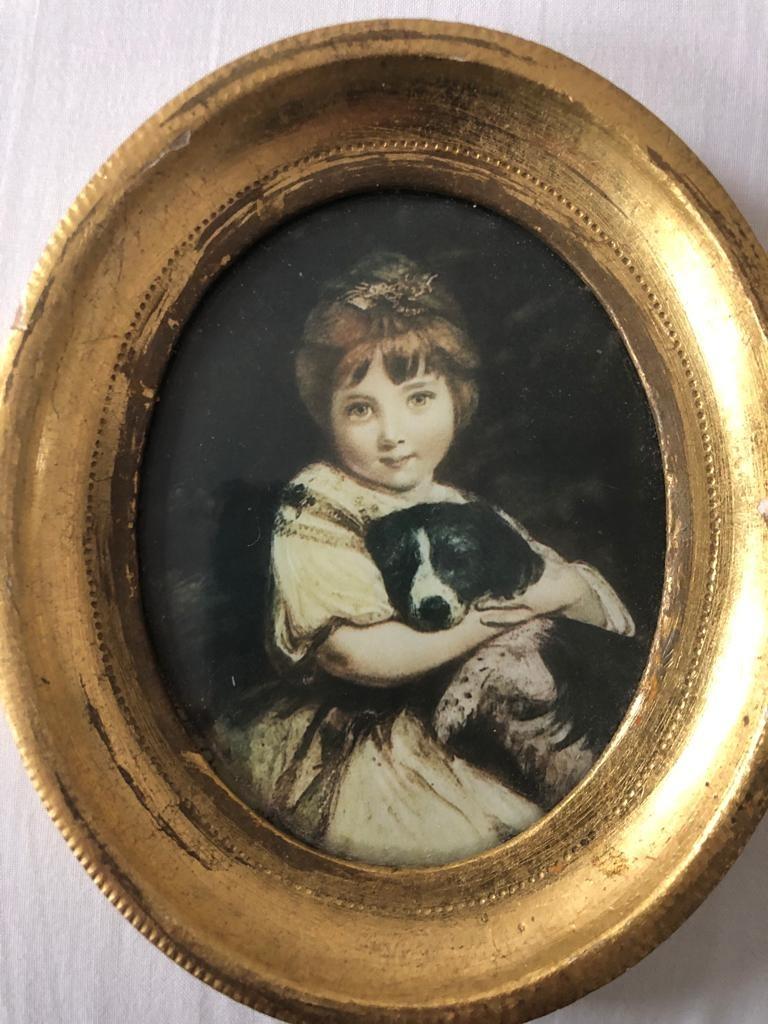 Ingelijst medaillon jong meisje met hond, Antiek en Kunst, Verzenden