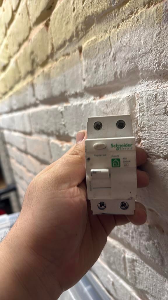 Resi9 mono diff 40A/300mA, Bricolage & Construction, Enlèvement, Comme neuf
