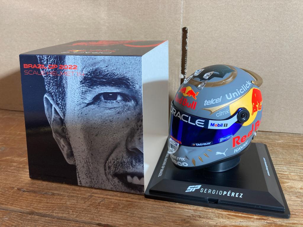 Sergio Perez 1:4 helm 2022 Brazilië GP Red Bull Schuberth, Ophalen of Verzenden, Nieuw, Formule 1