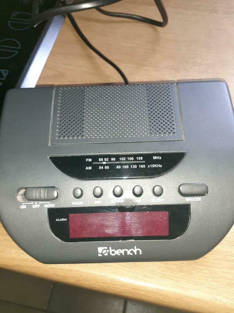 Klokradio  bench  werkt perfect bieden mag, Ophalen of Verzenden, Zo goed als nieuw