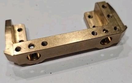 Messing bumper mount / chassis eindgewicht – RC crawler 1/10, Hobby en Vrije tijd, Modelbouw | Radiografisch | Auto's, Elektro