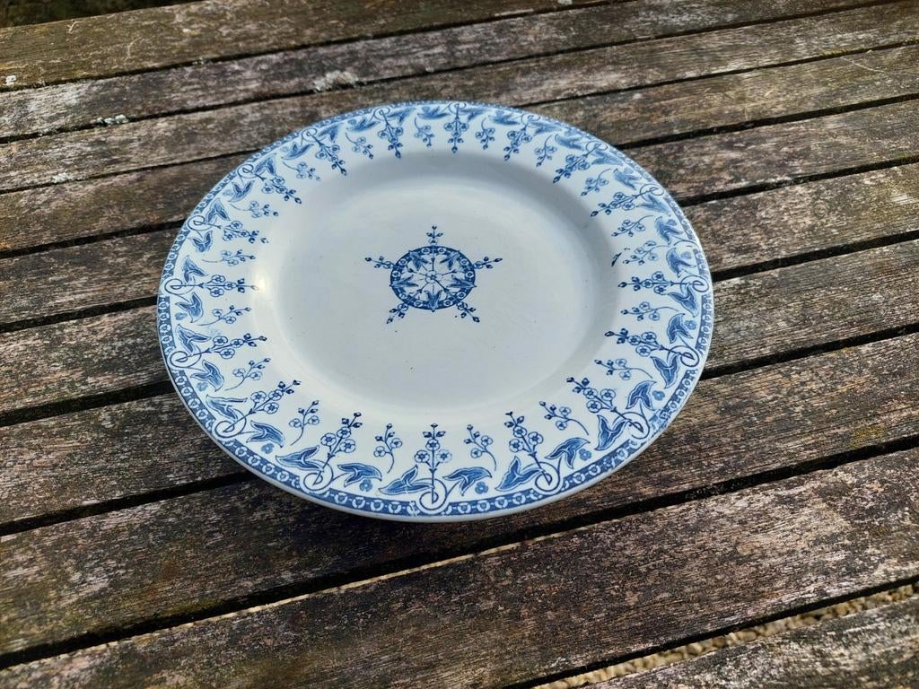 Plat à gâteaux- porcelaine opaque de Gien Sagittaire, Antiquités & Art, Antiquités | Porcelaine, Enlèvement ou Envoi