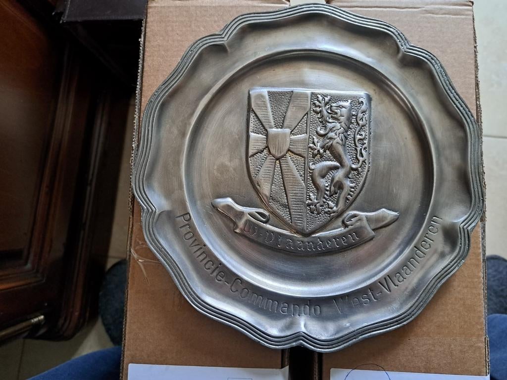 Zeldzaam tinnen bord "Provincie-Commando West-Vlaanderen", Verzamelen, Ophalen