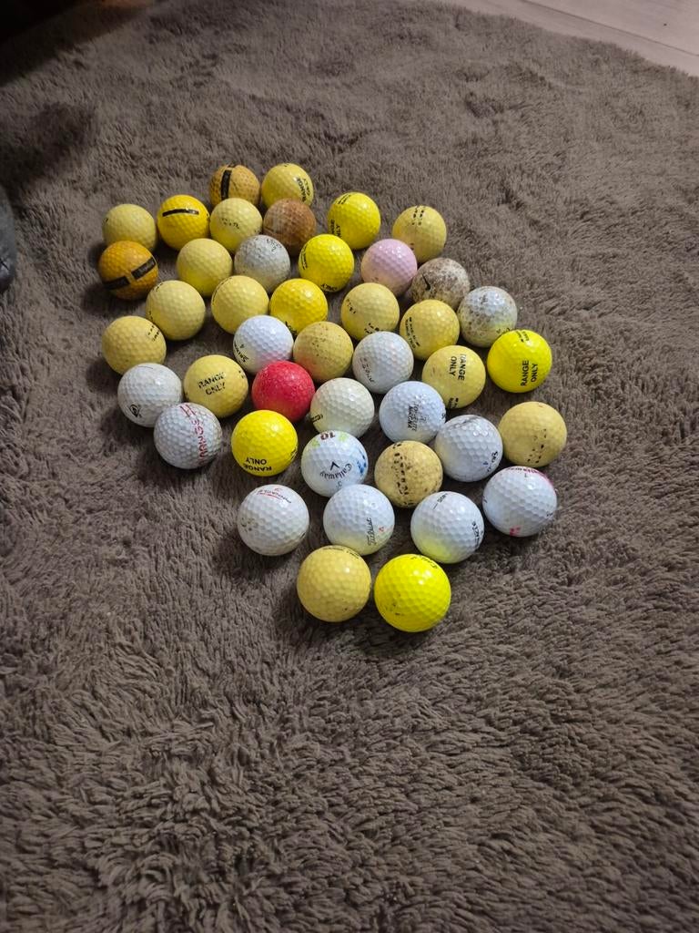 Golfballen verkoop mooie en nieuwe GEEL/WIT 0.50€ tot 1.00€, Ophalen of Verzenden