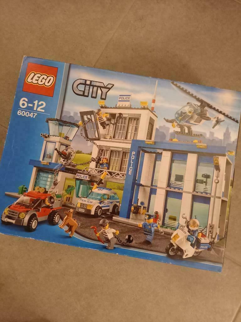 Lego city Politiebureau nr 60047, Kinderen en Baby's, Speelgoed | Duplo en Lego, Ophalen, Zo goed als nieuw, Complete set, Lego