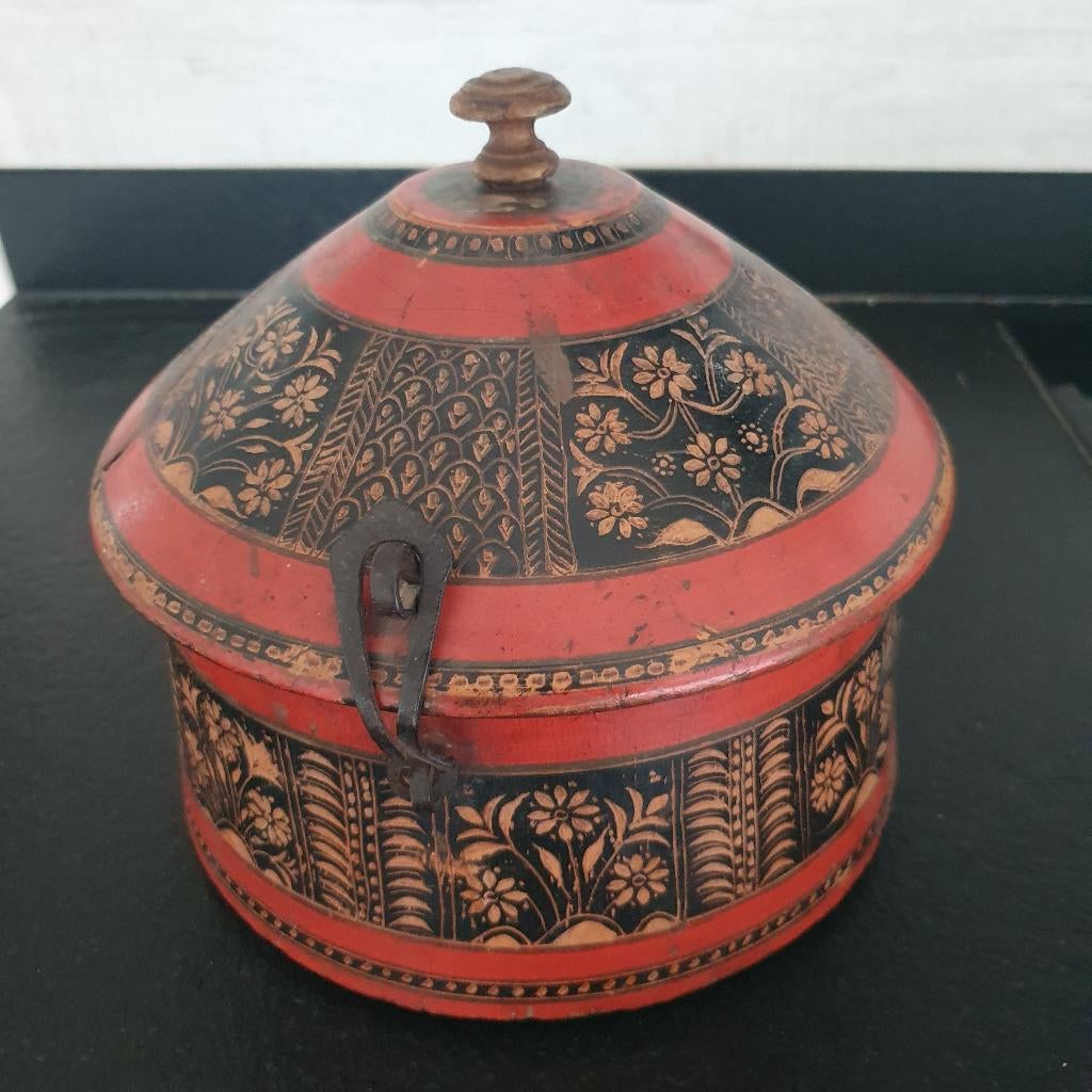 Grande boîte rituelle indienne du XIXe siècle, Antiquités & Art, Enlèvement