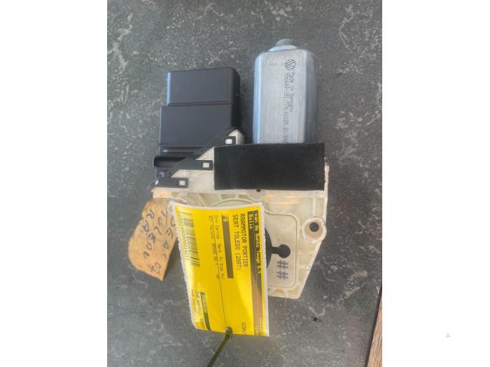 Moteur de vitre portière d'un Seat Toledo, Autos : Pièces & Accessoires, Enlèvement ou Envoi, 3 mois de garantie, Utilisé