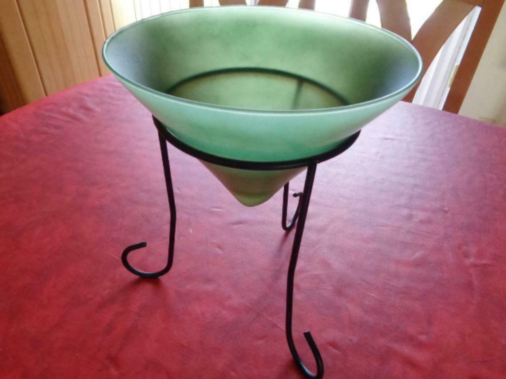 Vasque en verre et son support en métal. H. 28 cm., Enlèvement ou Envoi, Utilisé, Vert, Verre