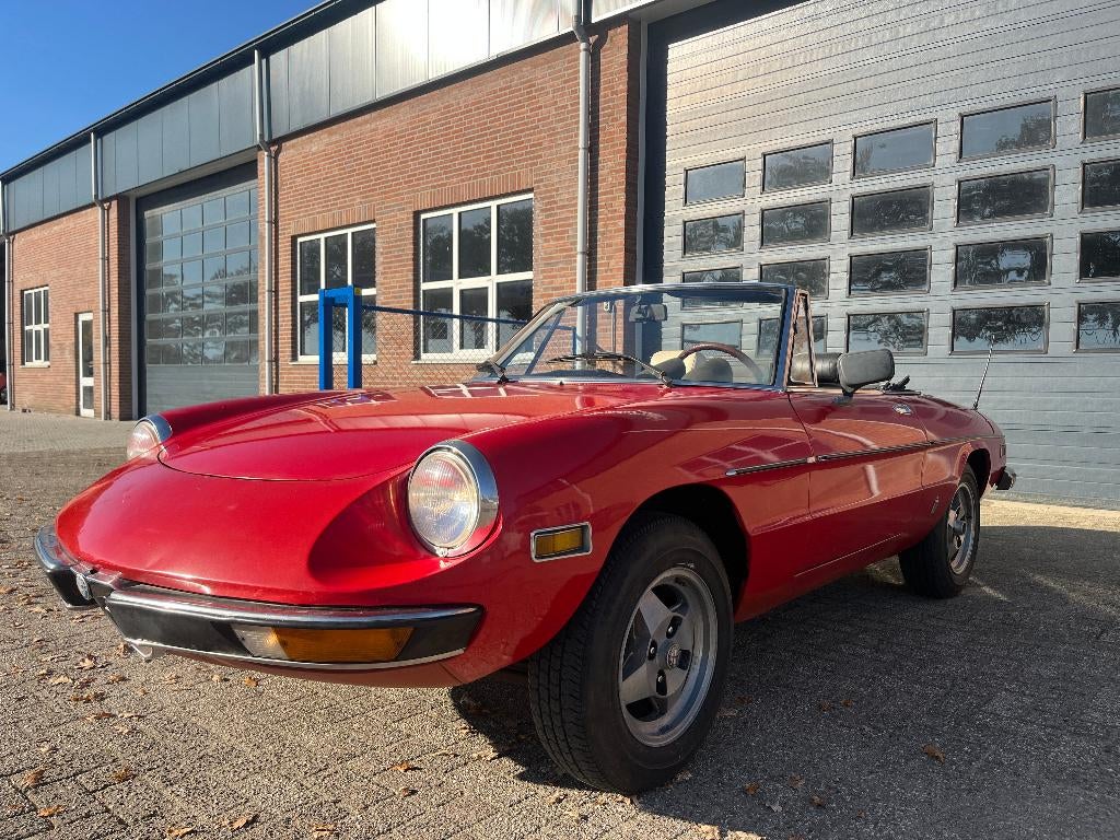 Alfa Romeo Spider 2000 1977, Auto's, Oldtimers, Bedrijf, Te koop, Lichtmetalen velgen, Alfa Romeo, Benzine, Cabriolet, 2 deurs