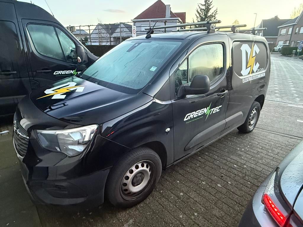 Combo Cargo Edition L1H1  1.5 T D 130 MT6 btw in, Auto's, Voorwielaandrijving, Stof, Euro 6, Zwart