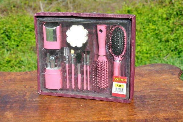 coffret manucure esthétique et brosse neuf, Enlèvement ou Envoi, Neuf