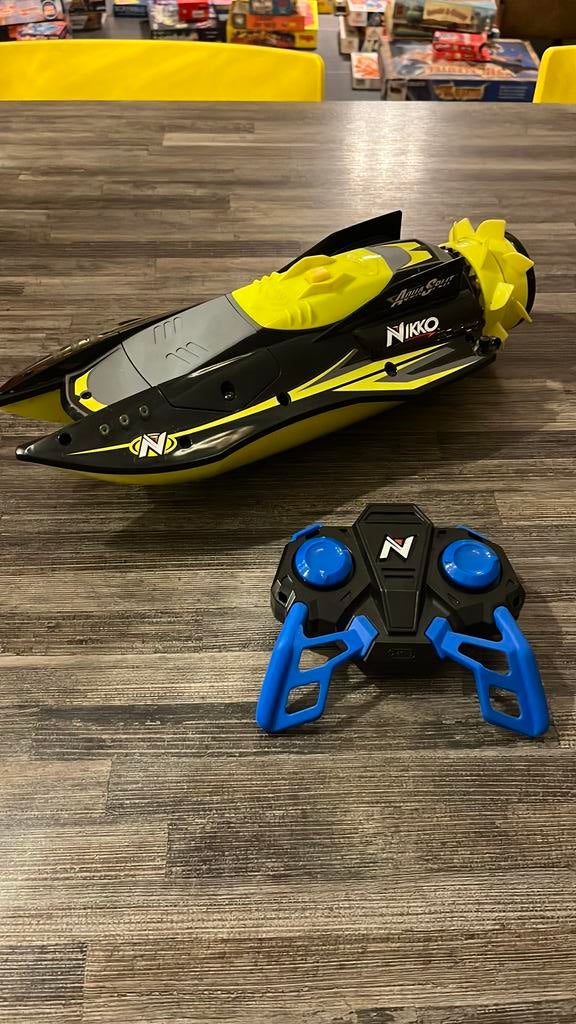Nikko Aqau Split RC speedboat, Enlèvement ou Envoi, Comme neuf