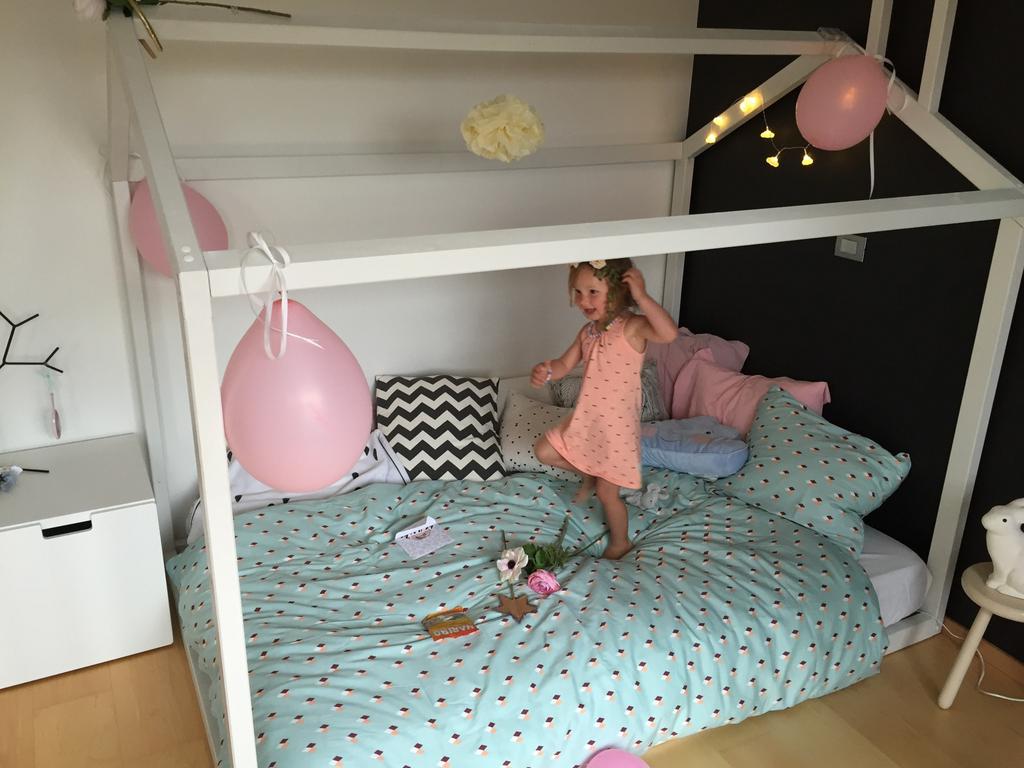 Bed - incl lattenbodem 140x200cm, Kinderen en Baby's, Ophalen, Zo goed als nieuw, Lattenbodem