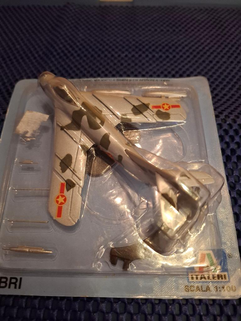 ITALERI  vliegtuigen en helikopters FABBRI 2001 MIG 17, Ophalen of Verzenden, Italeri