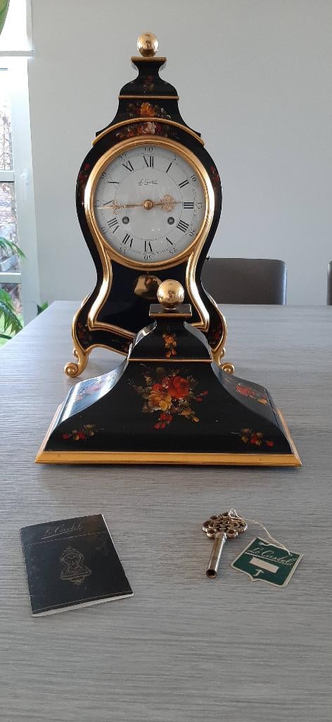 Vintage Zwitserse pendule Neuchateloise + sokkel Le Castel, Antiek en Kunst, Ophalen