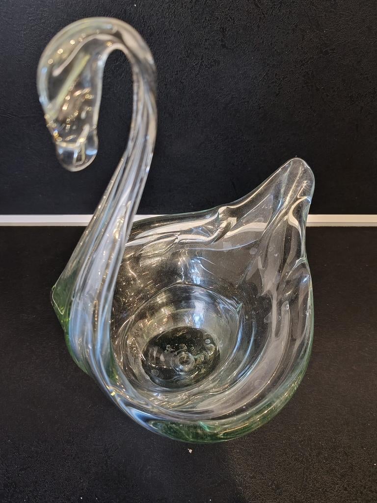 Vasque en verre forme de signe, Enlèvement ou Envoi