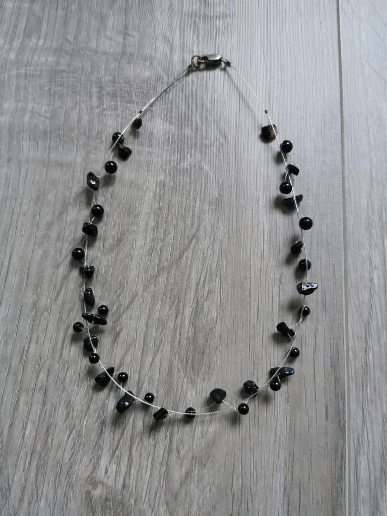 Korte ketting met zwarte kralen - 18 cm, Bijoux, Sacs & Beauté, Colliers, Enlèvement ou Envoi, Utilisé, Noir, Synthétique