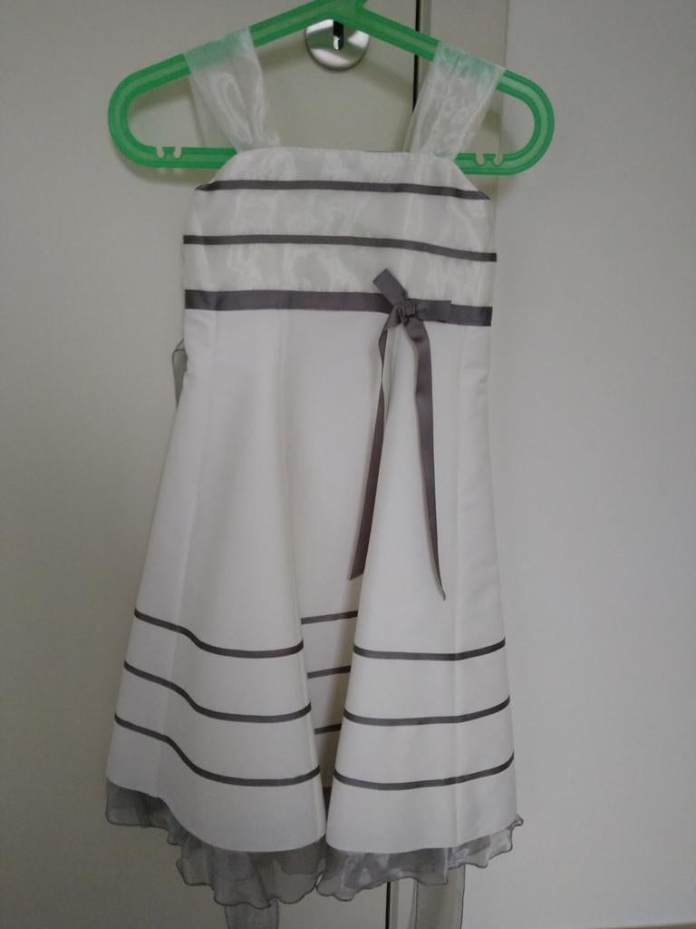 Robe de cérémonie, Enlèvement, Comme neuf
