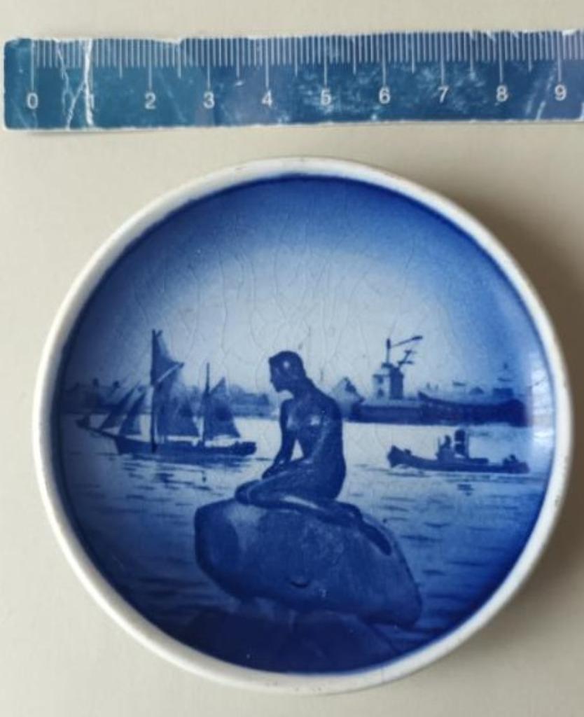 SOUVENIRBORDJE DE KLEINE ZEEMEERMIN KOPENHAGEN DENEMARKEN, Ophalen of Verzenden