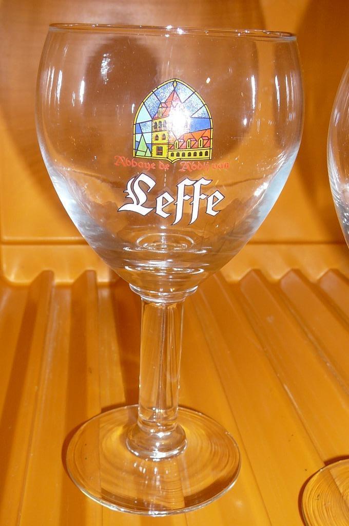 4 Leffe glazen (doos 9), Ophalen of Verzenden, Bierglas