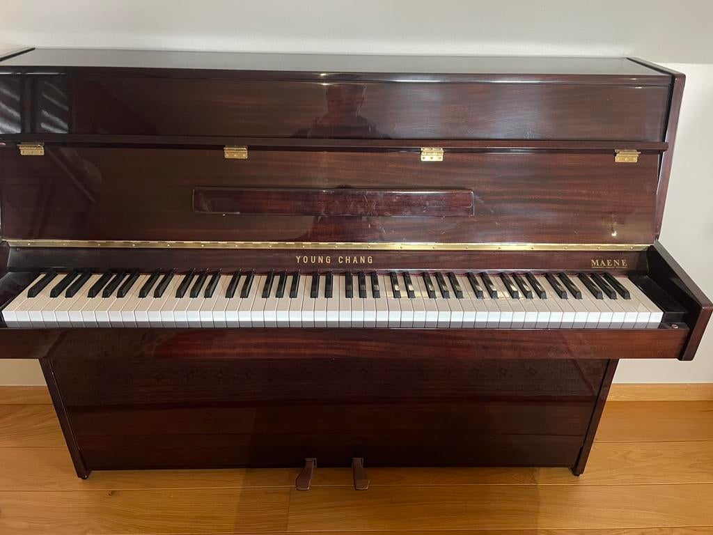 Young Chang EC-109  piano, Brillant, Comme neuf, Brun, Enlèvement