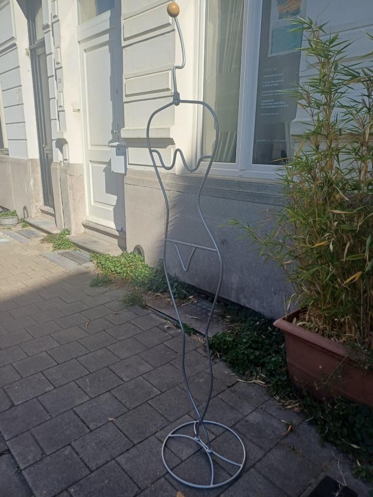 kledingrek mannequin, Ophalen, Gebruikt