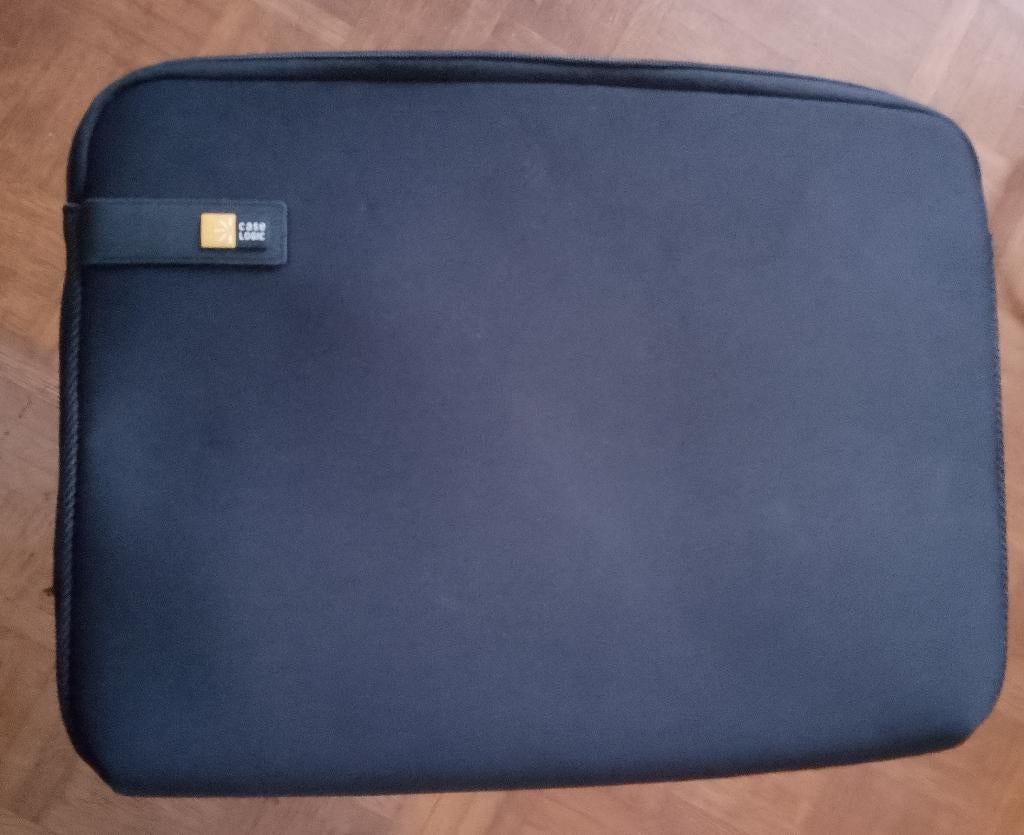 laptophoes / computerhoes, Computers en Software, Laptophoezen, Ophalen, Zo goed als nieuw, Case logic