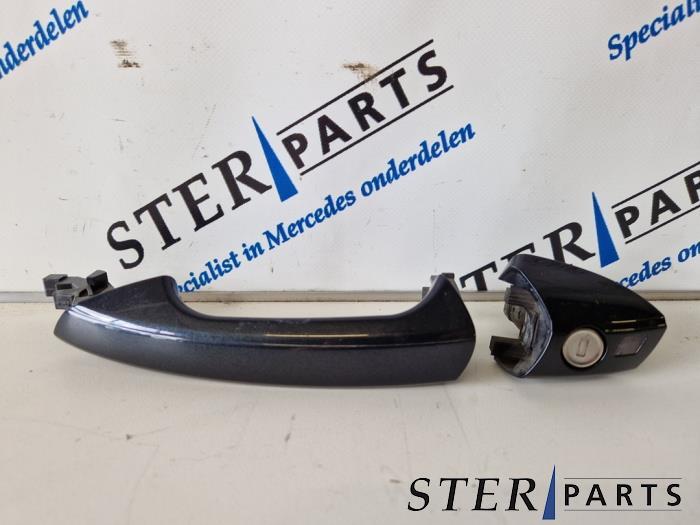 Poignée portière 4portes avant gauche d'un Mercedes C-Klas, Enlèvement ou Envoi, 3 mois de garantie, Utilisé, Mercedes-Benz