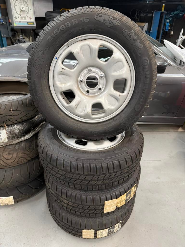 Nieuwe winterwielen Dacia Duster 215/65 R16 98T, Ophalen, Band(en)