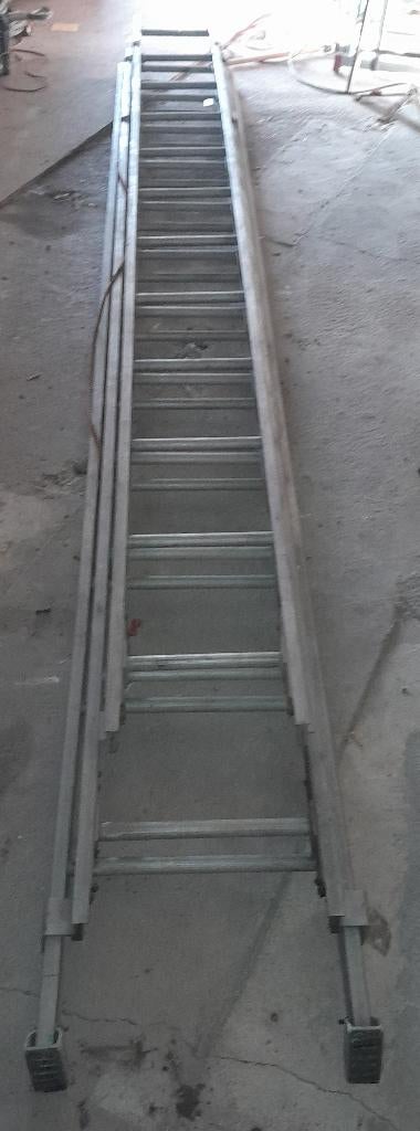 Stevige, stabiele Schuifladder met voet steunen H 11,25m:, Doe-het-zelf en Bouw, Ladders en Trappen, Ophalen, Gebruikt, Ladder