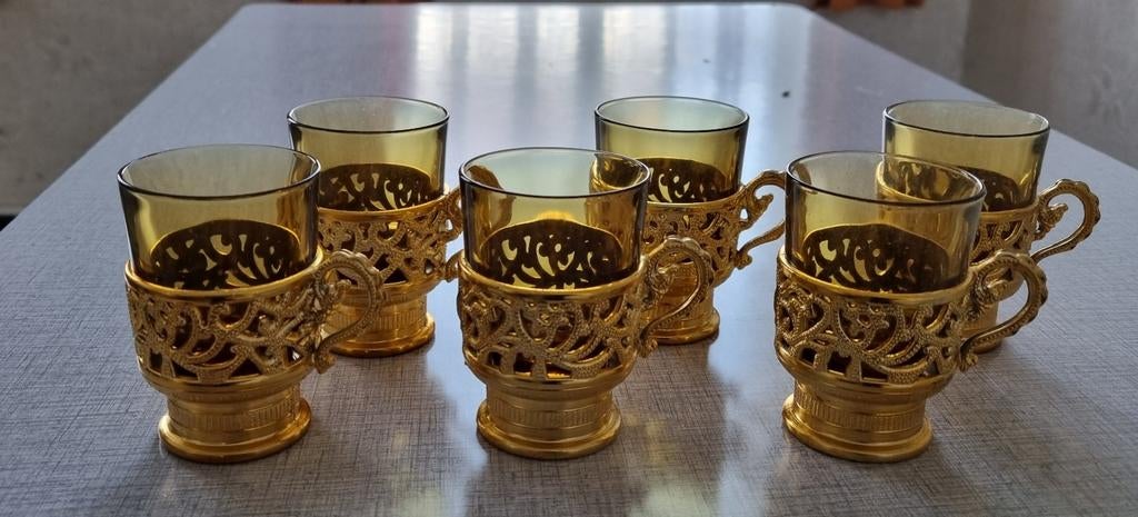 Tasses  verres, Enlèvement