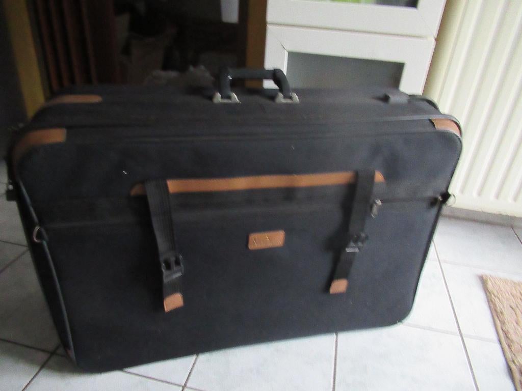 Valise bleue foncée à roulette New York bon état, Enlèvement, Utilisé, Autres matériaux, 55 cm ou plus