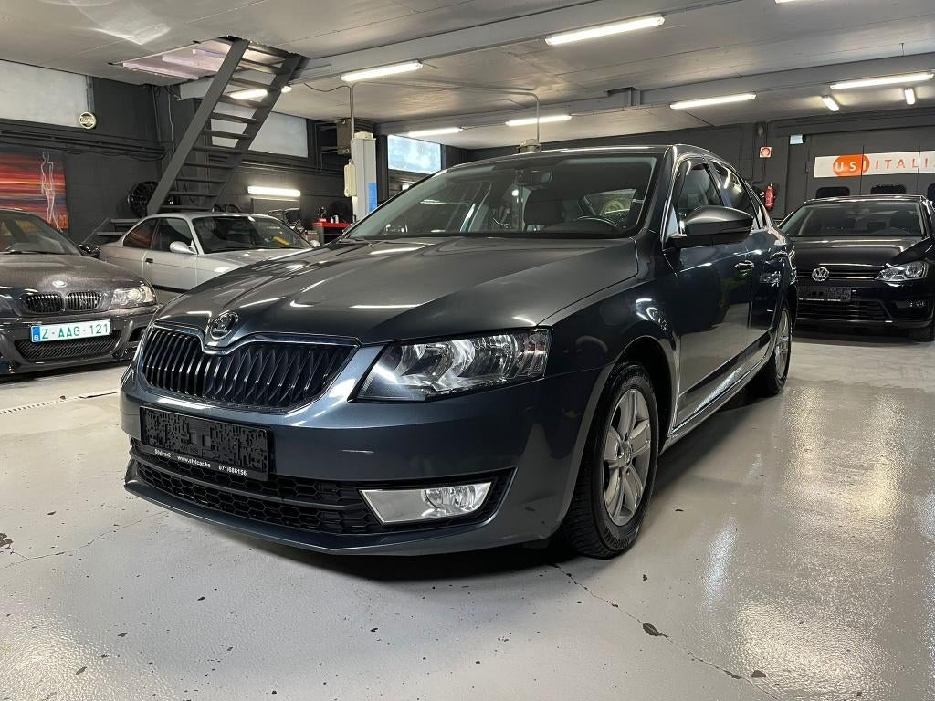 SKODA OCTAVIA **AMBITION** 12 MOIS DE GARANTIE, Auto's, Skoda, Stof, Parkeersensor, 1600 cc, Bedrijf