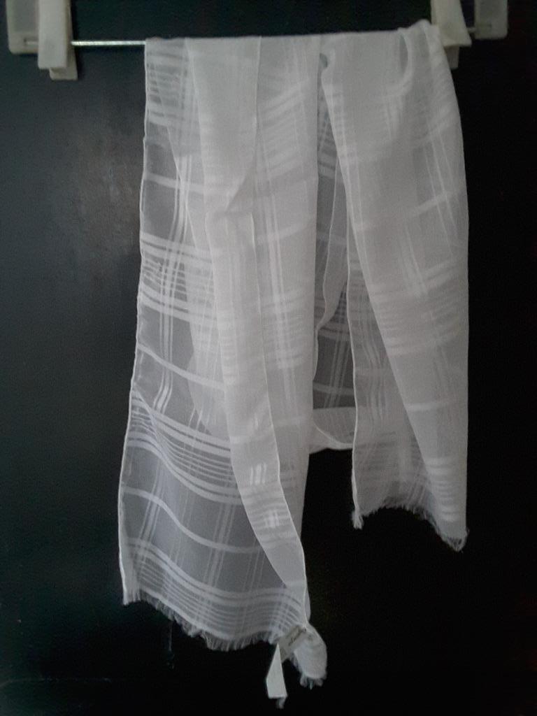 witte sjaalsjaal met kleine franjes van 28 x 150 polyester, Ophalen of Verzenden, Nieuw, Sjaal