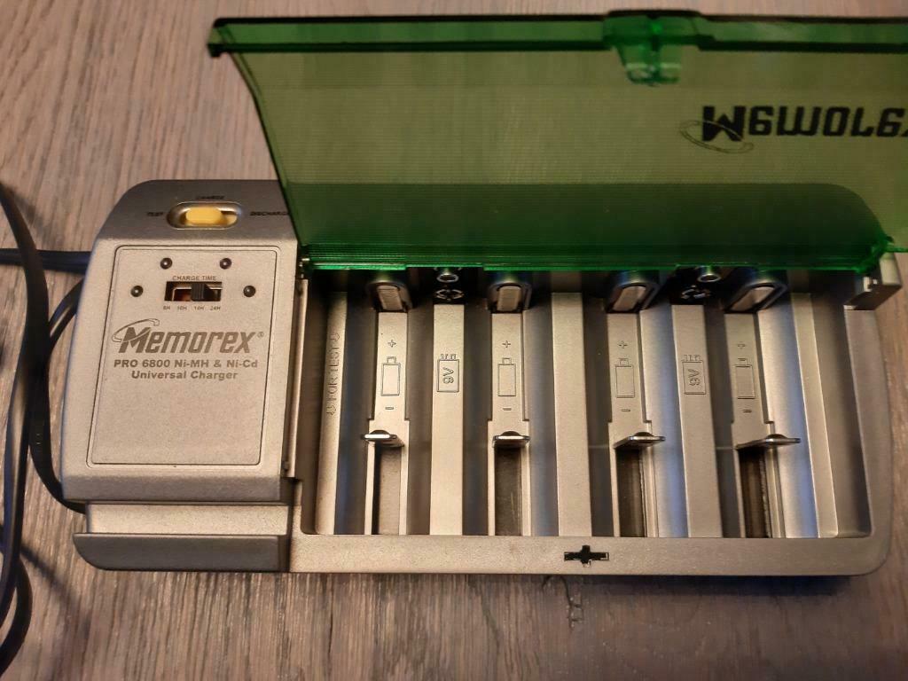 batterij oplader Memorex PRO 6800 Ni-MH & Ni-Cd universal ch, Enlèvement ou Envoi, Utilisé