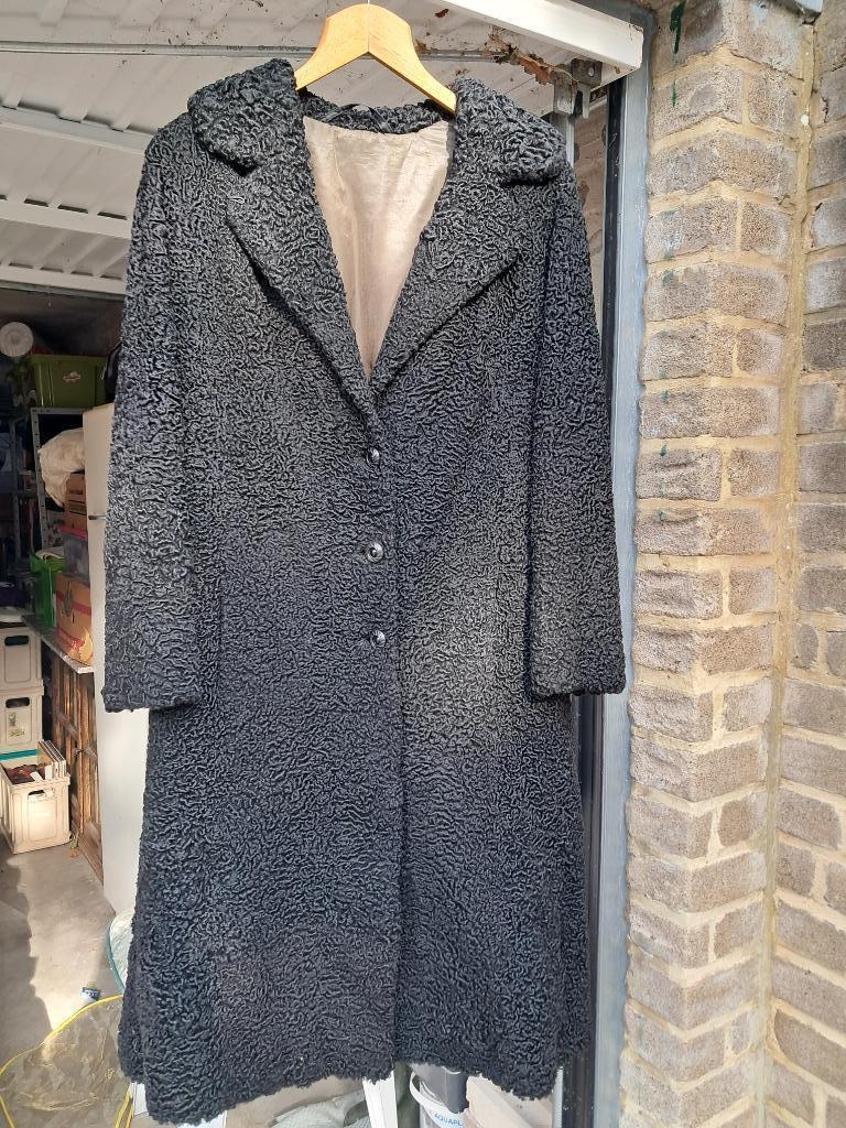 Manteau de fourrure astrakan vintage, Enlèvement, Porté, Taille 42/44 (L), Noir