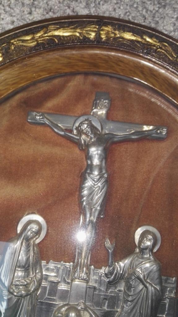 Calvaire antique - Christ sur la croix sous verre bombé, Enlèvement