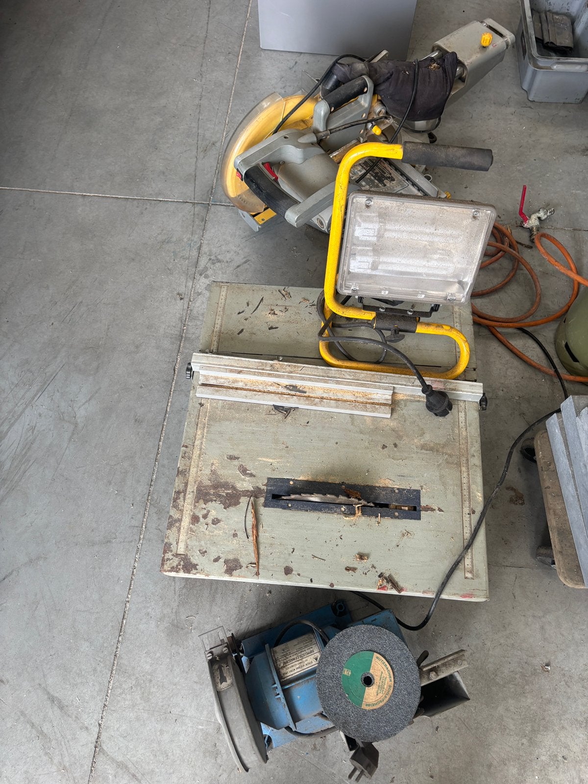 Afkortzaag,kleine tafelzaag, slijpsteen en werflamp, Doe-het-zelf en Bouw, Ophalen, Gebruikt, Afkortzaag