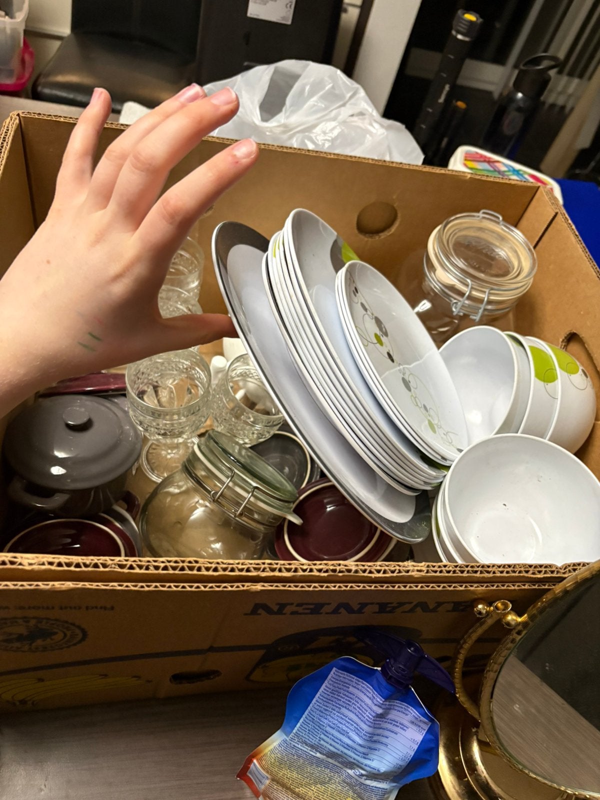 Volledige doos servies en huisraad te koop alles in één keer, Antiek en Kunst, Ophalen