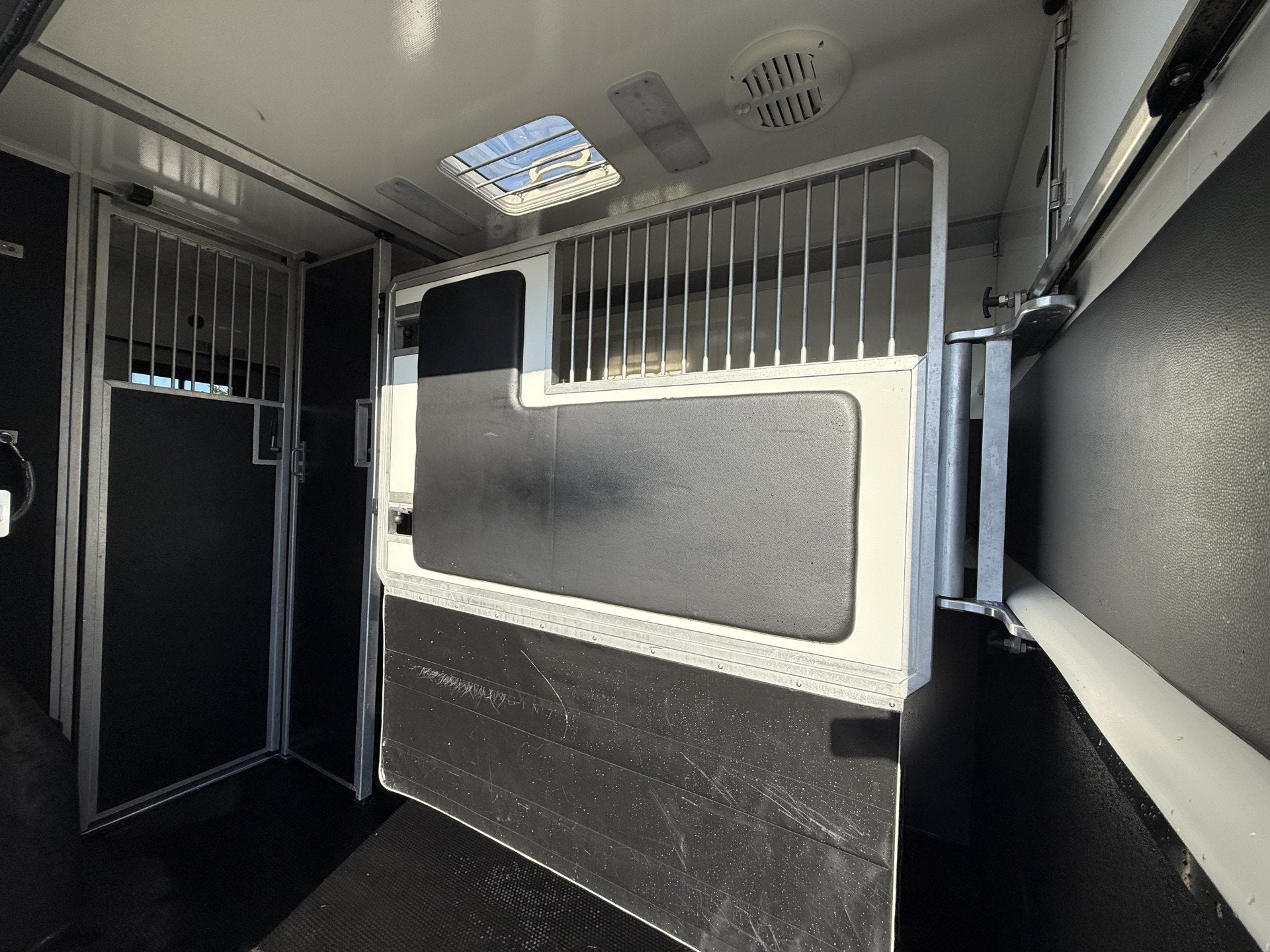 Ford Transit | HORSETRUCK | STX | STALLION 2XL | 2022 | AUTO, MVV HORSETRUCKS by Paardenwagentje NL, Info@paardenwagentje.nl, Weduwestraat 12
4884MV  WERNHOUT, NL