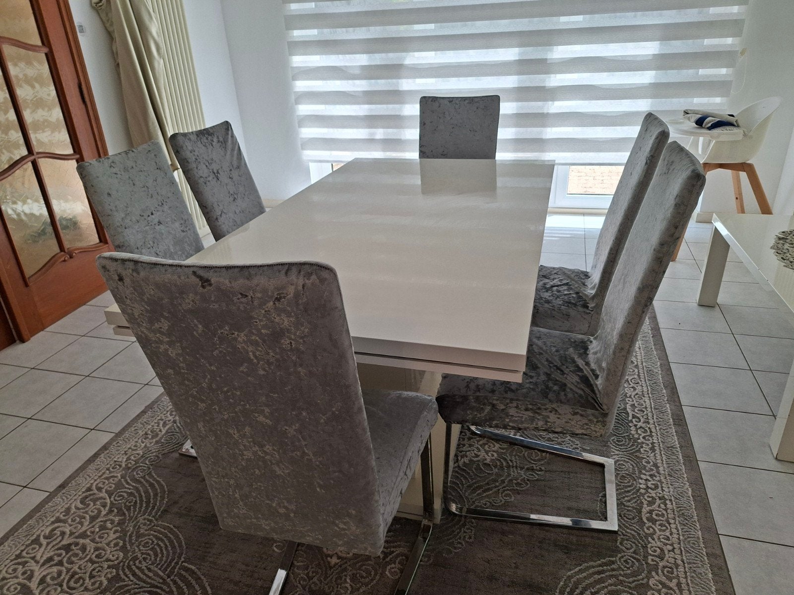 table et chaises, Enlèvement