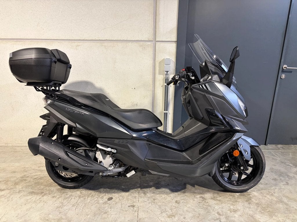 SYM Cruisym 300 abs luxescooter met topcase (bj 2025), Scooter, 300 cc, Bedrijf, 12 t/m 35 kW
