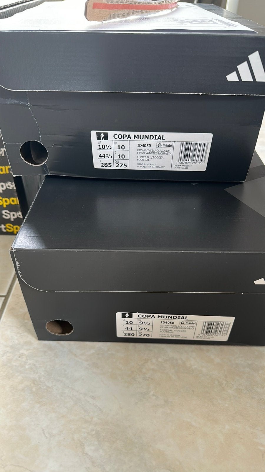 Adidas copa mundial, Enlèvement
