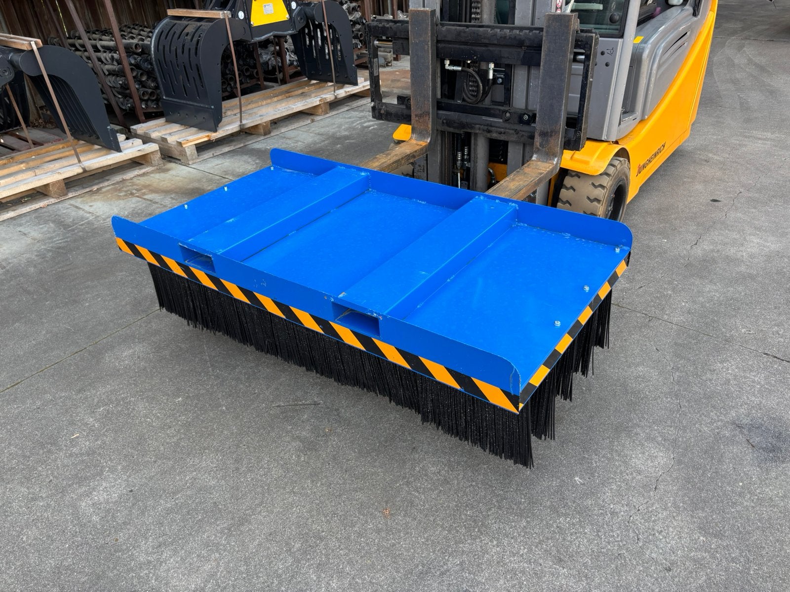 Zware borstel voor heftruck/kniklader veegborstel bezem, Enlèvement, Comme neuf, Balai