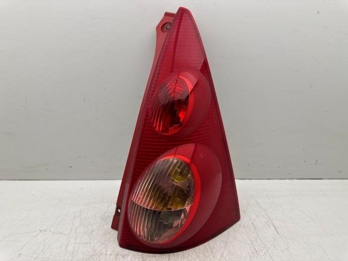 Feu arrière droit d'un Peugeot 107, Autos : Pièces & Accessoires, -, 3 mois de garantie, Utilisé, -
