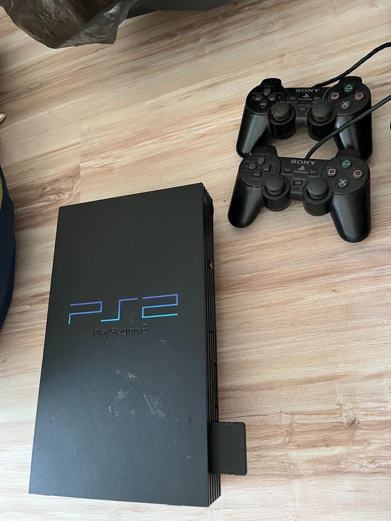 Playstation 2 met 2 controllers en 8MB geheugen, Games en Spelcomputers, Spelcomputers | Sony PlayStation 2, Met 2 controllers